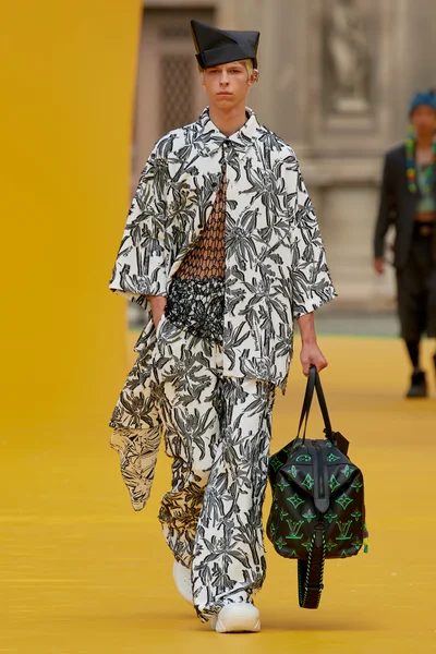 Look 23